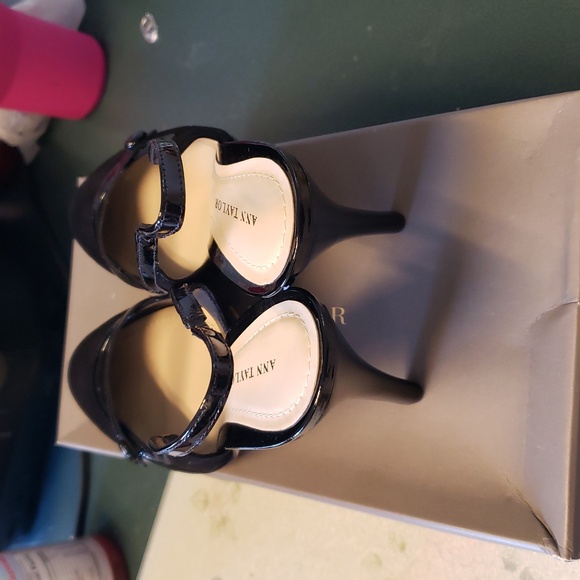 Ann Taylor Stacey Black Suede High Heels Size 6.5M NIB - Picture 4 of 7